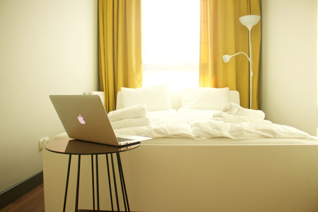 Jak dbać o łóżko tapicerowane?