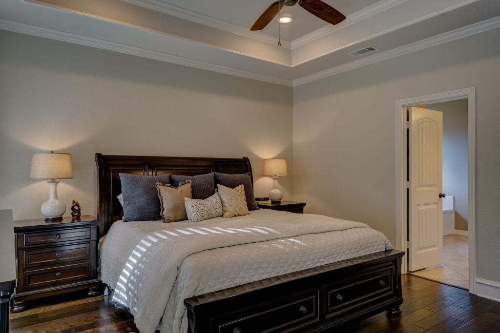 Wyjątkowa elegancja – łóżka z tapicerowanym zagłówkiem