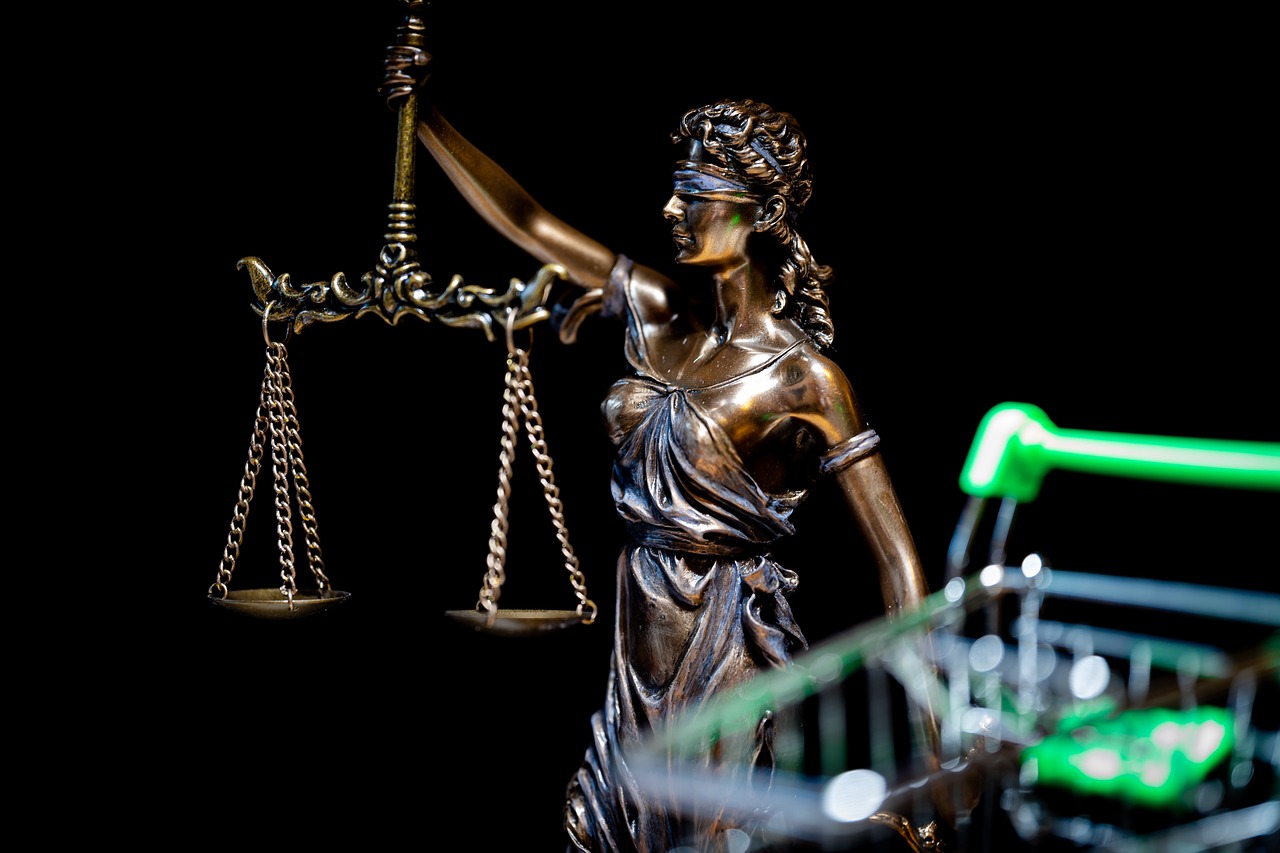 Czym powinien charakteryzować się dobry adwokat: kluczowe cechy profesjonalisty prawa